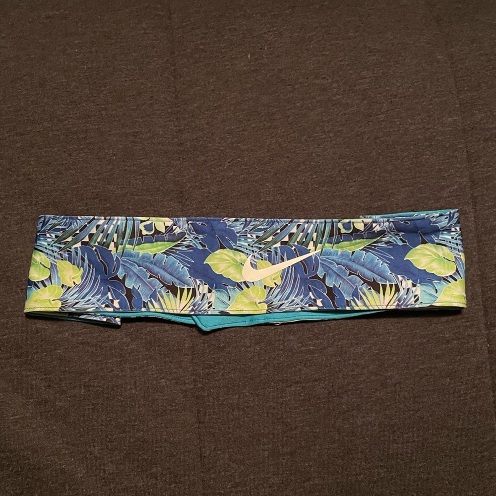 Nike tie headband.